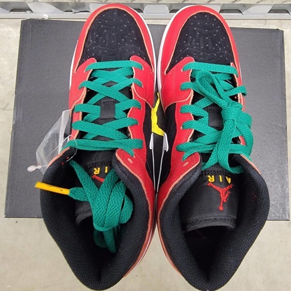 Nike Air Jordan 1 Mid SE Christmas Tree 2022 GS Size 7Y DQ8418-006‎ Women\'s 8.5 main image 5